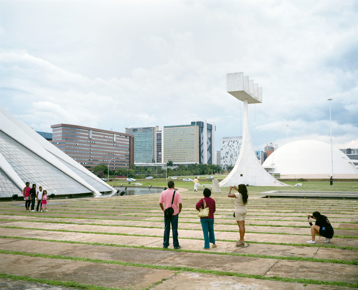 Touristes, sur le parvis de la Cathédrale