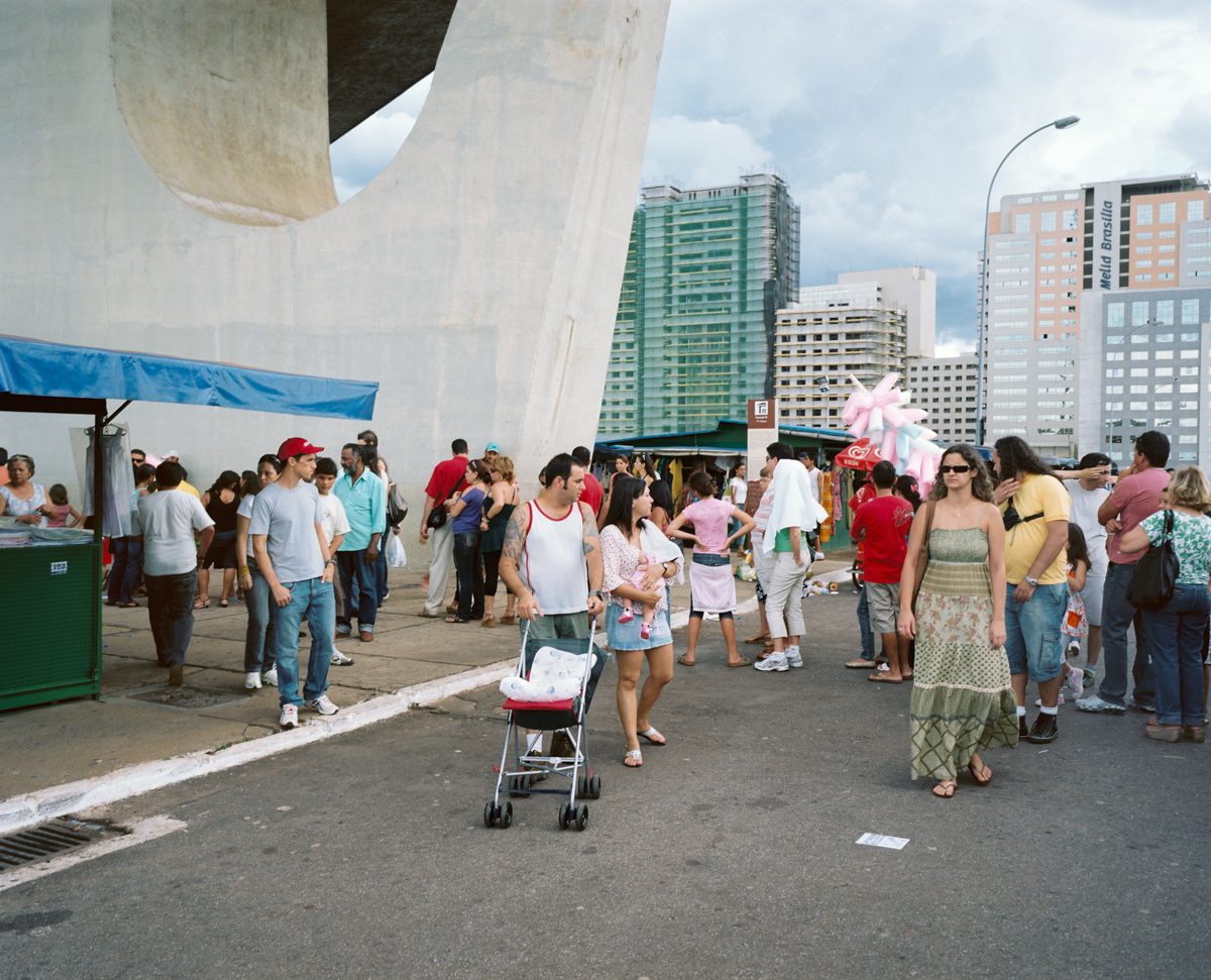 Au pied de la Tour de Télévision, Brasilia